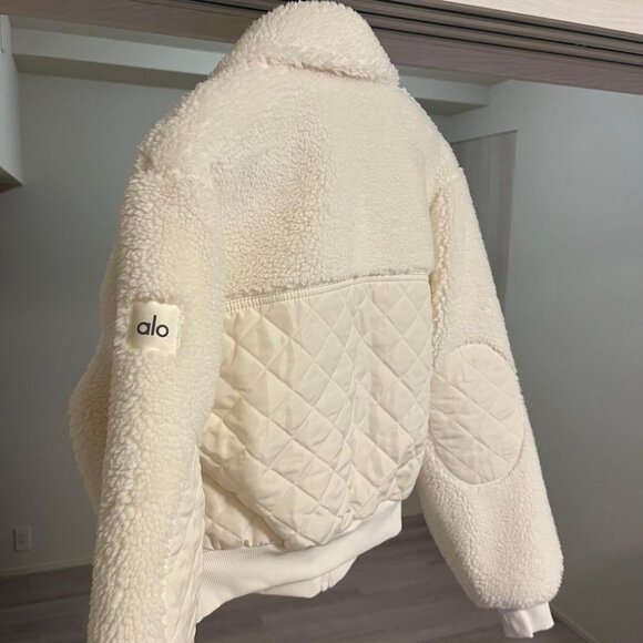 Alo Yoga Sherpa Edge Bomber White - Picture 3 of 5